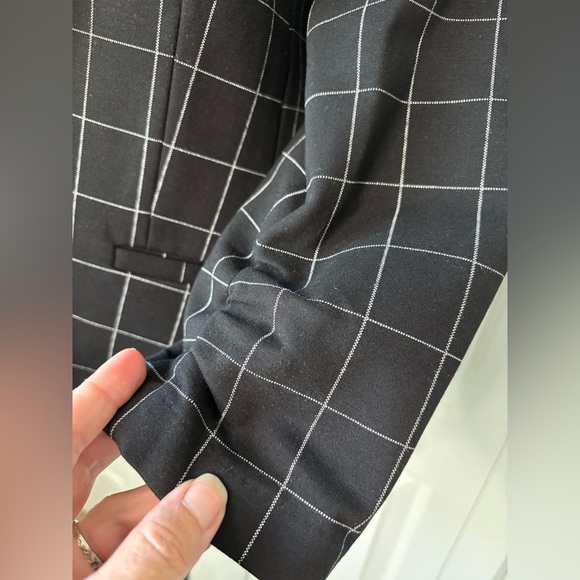 Amanda & Chelsea Black Windowpane Blazer, Size Medium - Picture 7 of 11